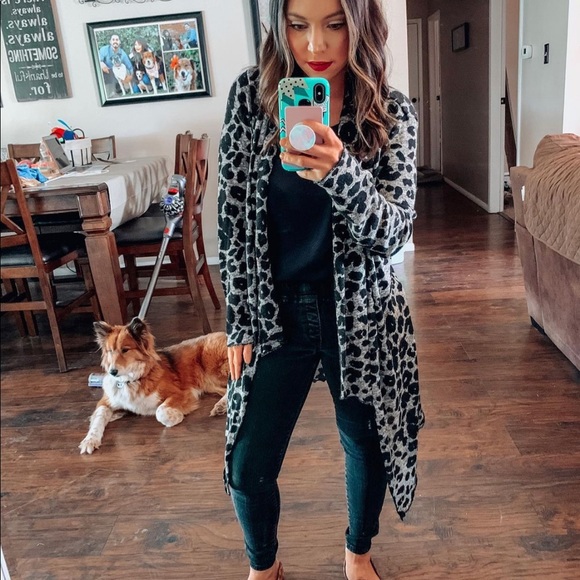 Bundle of 2 sweaters - Picture 2 of 3